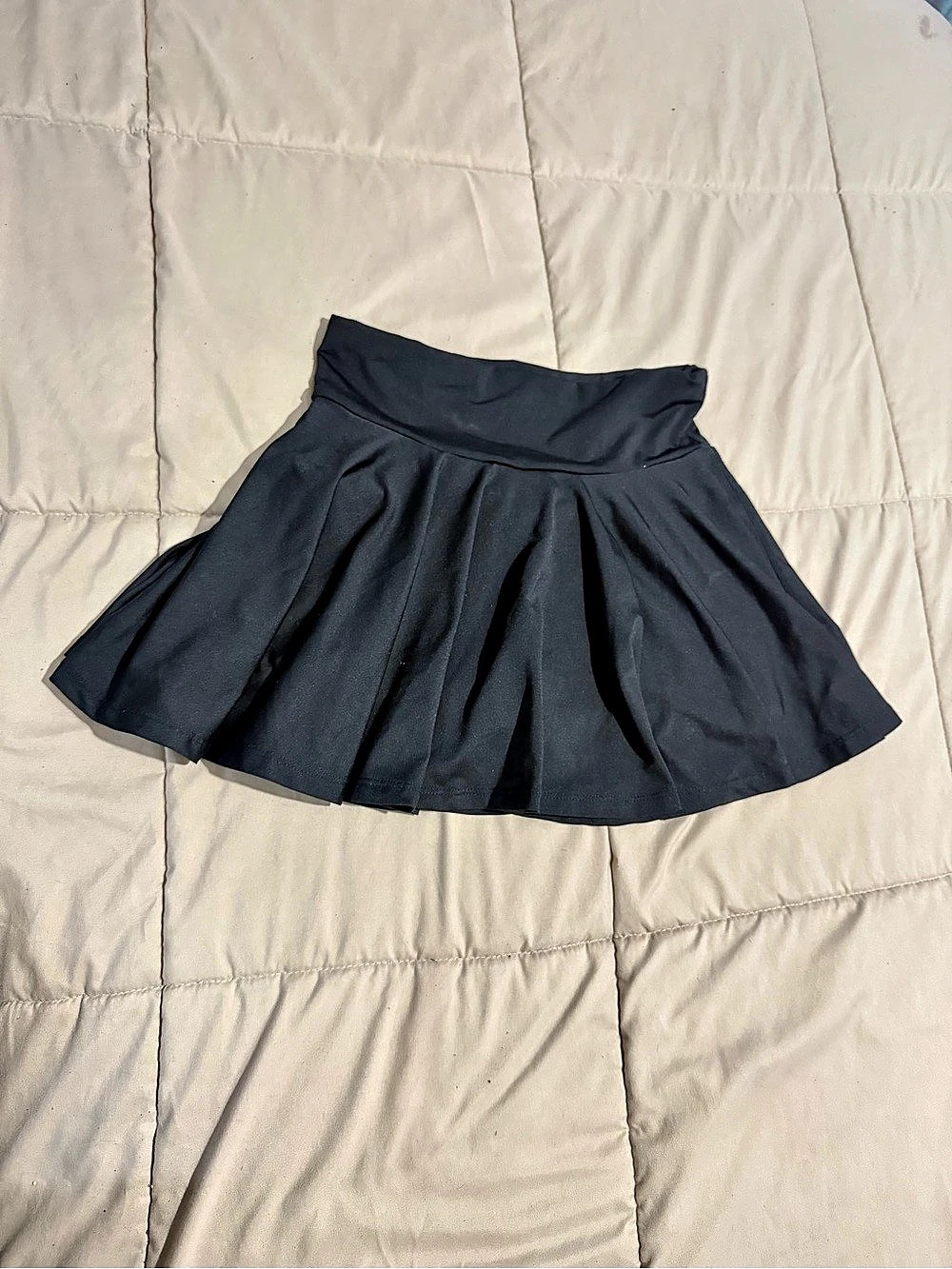 SHEIN Pleated Skater Skirt in Black Size Small